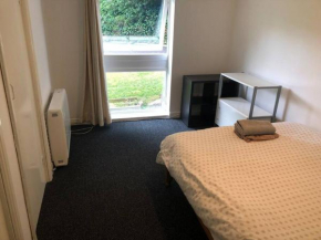 Lovely 1 bedroom rental unit in desirable Moseley